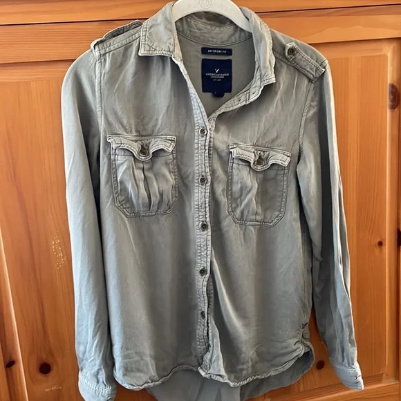 ‼️FREE with Purchase‼️ AEO 🦅 Olive Top 💚 - Picture 4 of 17